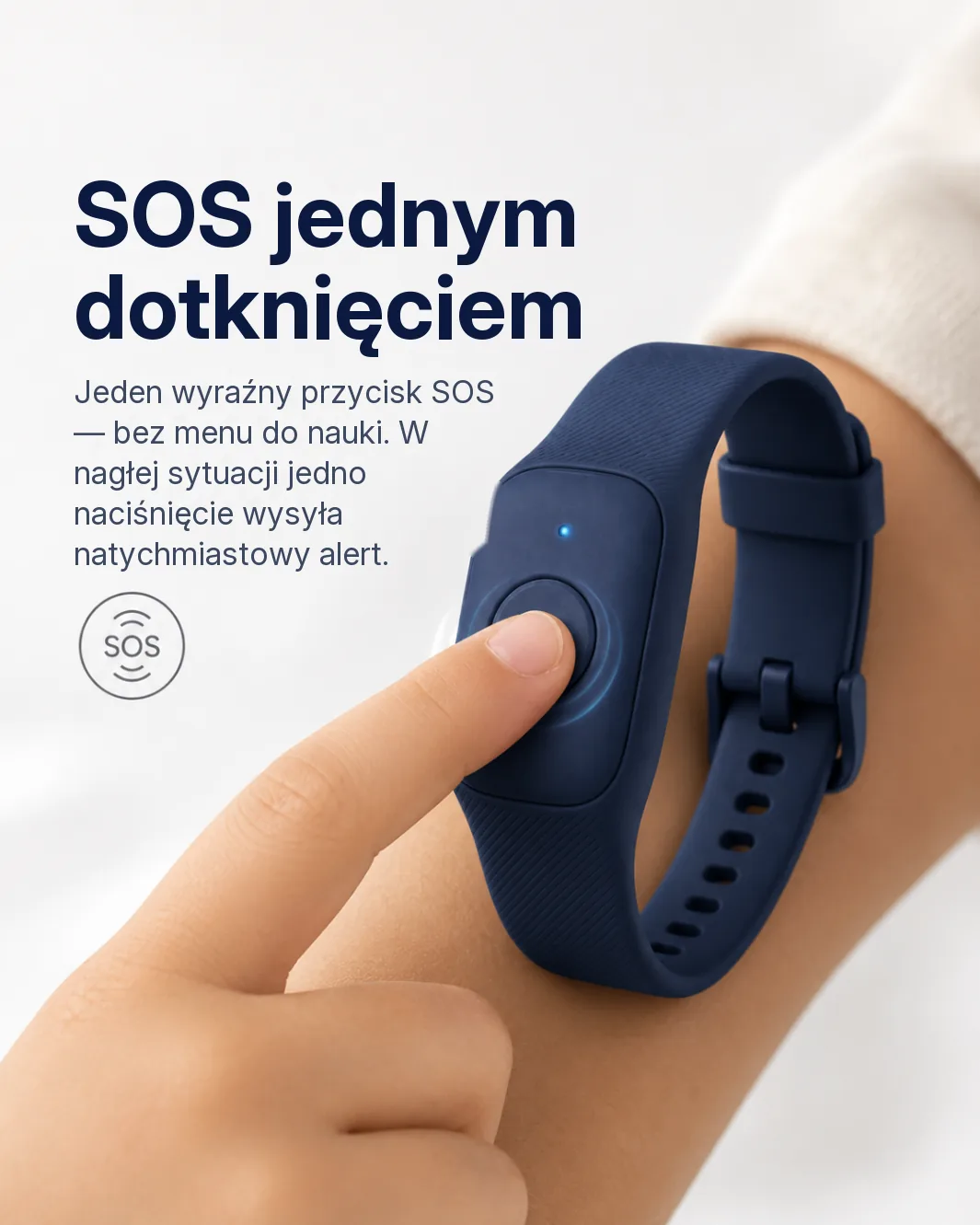 Dłoń trzymająca opaskę Mini Guard, kciuk przy przycisku SOS
