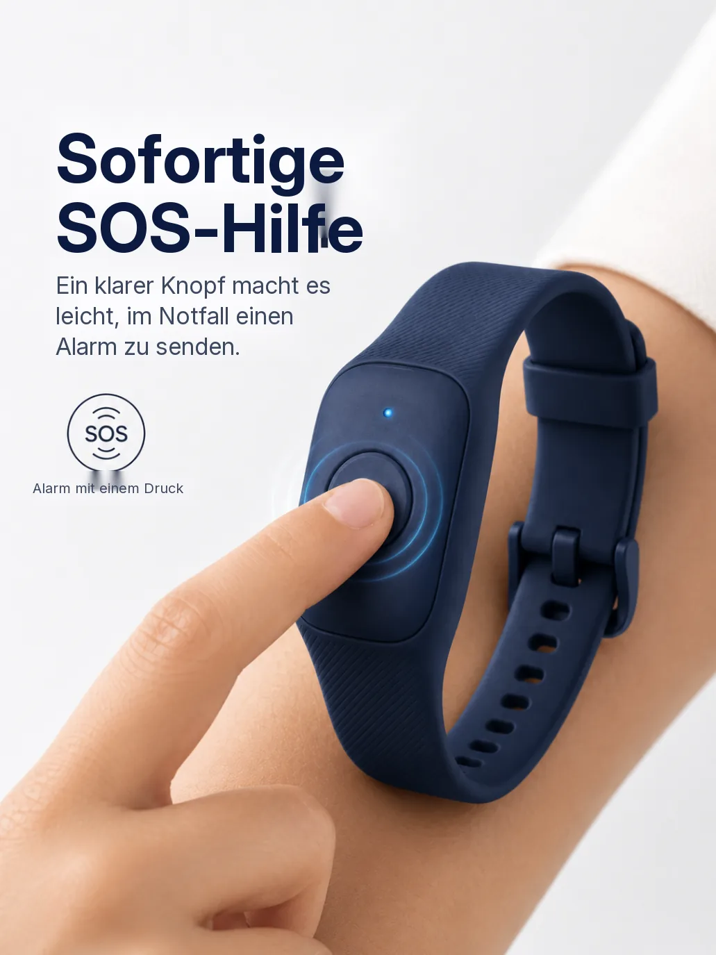 Kinderhand drückt ruhig den einzelnen SOS-Knopf am Mini-Guard-Band